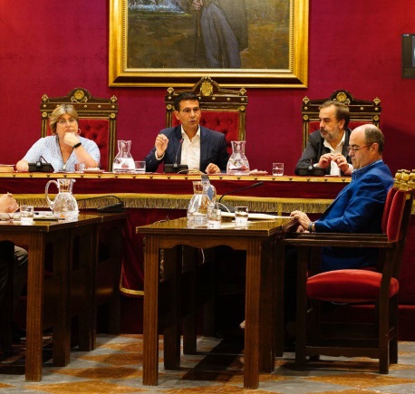 ©Ayto.Granada: 
EL AYUNTAMIENTO APRUEBA EN SU FASE INICIAL LOS PRESUPUESTOS DE 2022 CON 16 VOTOS A FAVOR, 8 ABSTENCIONES Y SOLO DOS VOTOS EN CONTRA  
